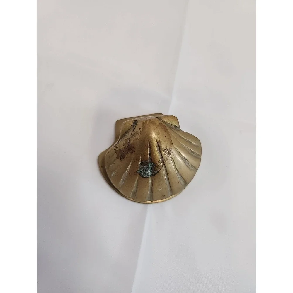 Vintage Solid Brass Metal Clamshell‎ Scallop Shell Letter Towel Holder Heavy